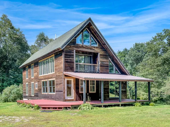 79 Auburn Road, Peru, ME 04290