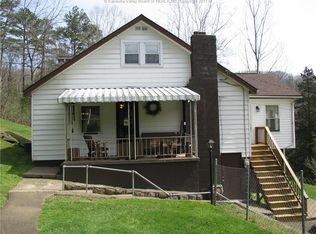 698 Lick Branch Rd, Charleston, WV 25312