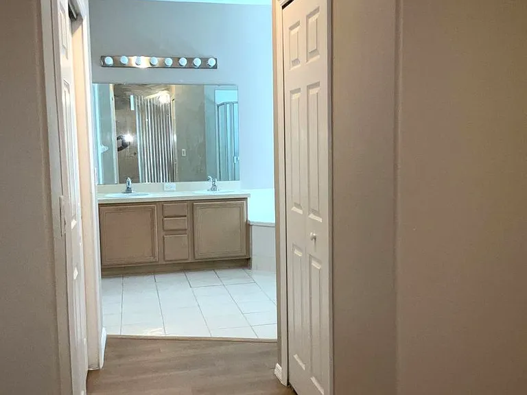 1318 Lake Biscayne Way — Photo 18