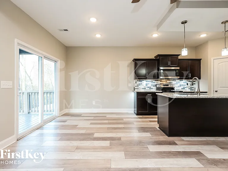 1136 Eagles Nest Ln — Photo 4