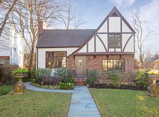 10 Harmony Dr, Larchmont, NY 10538