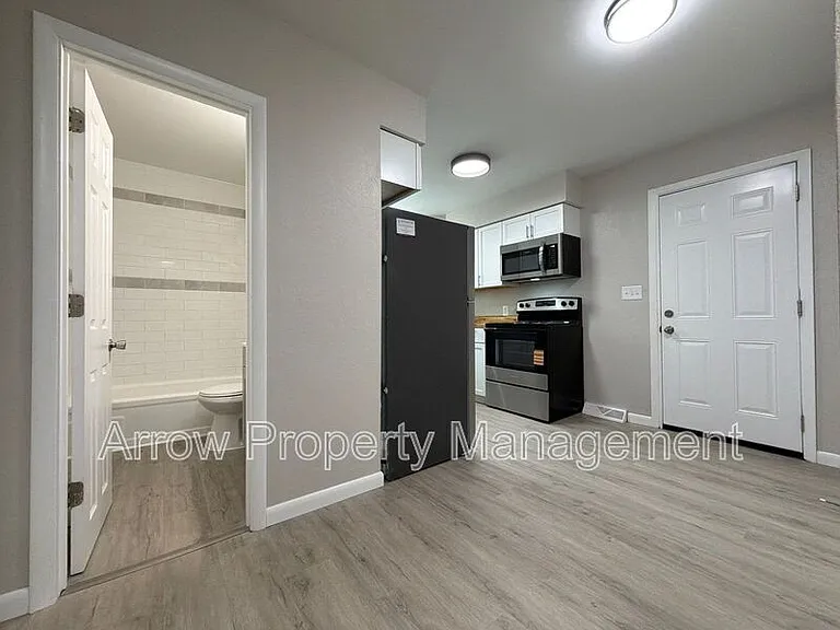 704 N 26th St #1 — Photo 7