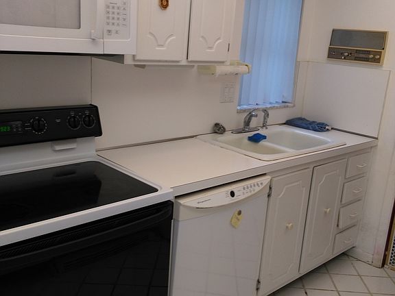 4th image of 5518 Dogwood Way #180