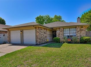 210 Caprock Dr, Arlington, TX 76018