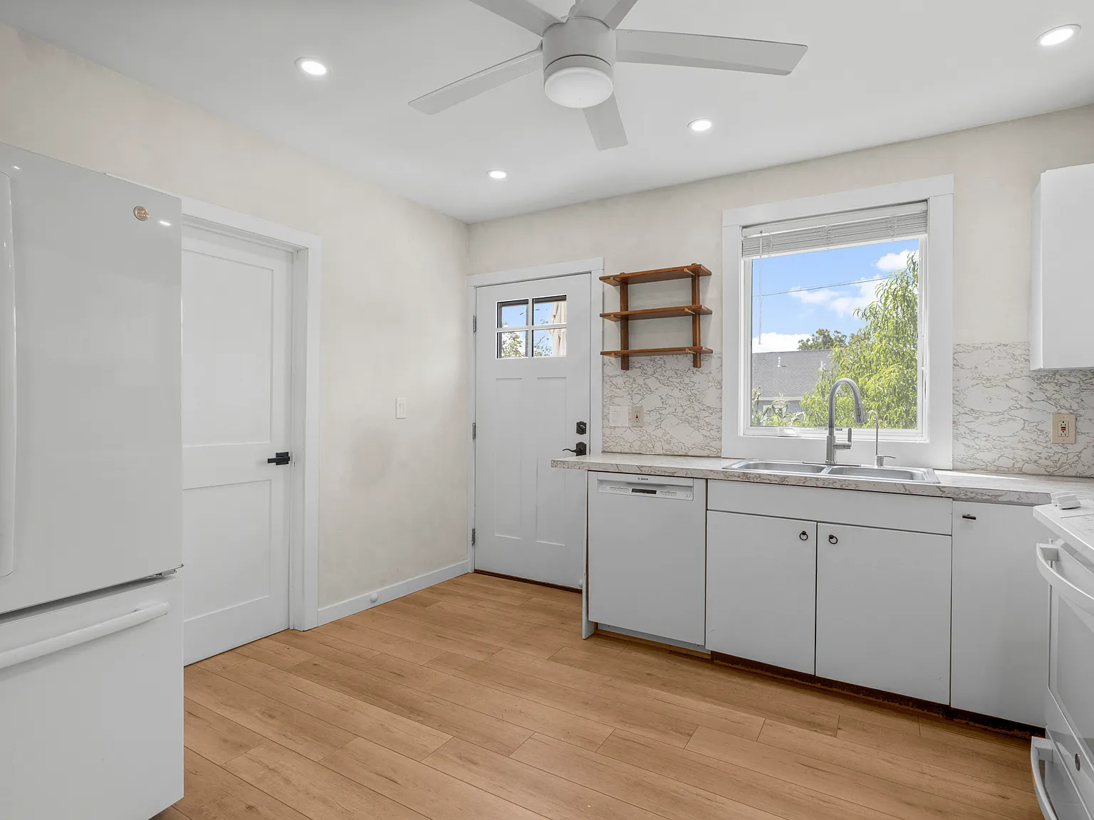 2 bed, 750 sqft, $3,600 — Photo 3
