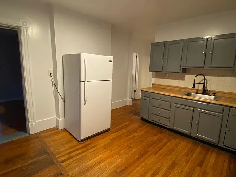 12 Courtney Ave — Photo 7