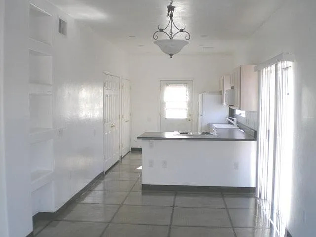 515 E Lester St — Photo 6
