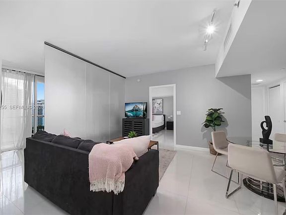 3rd image of 485 Brickell Ave APT 1901