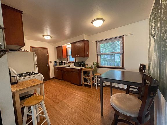 3rd image of 2-346 18th Ave NE #2
