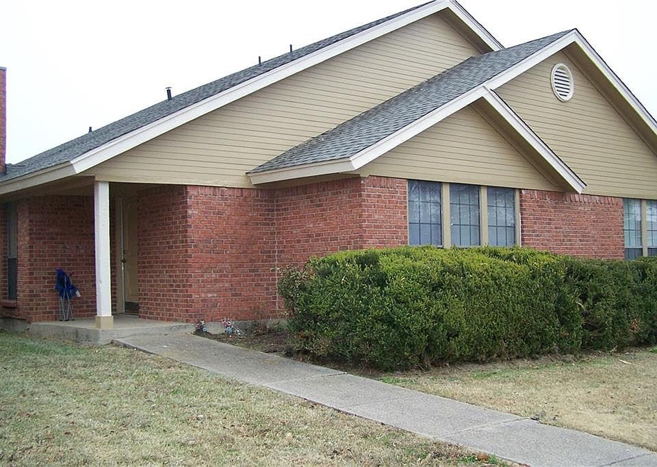 2nd image of 2411 Sherry St