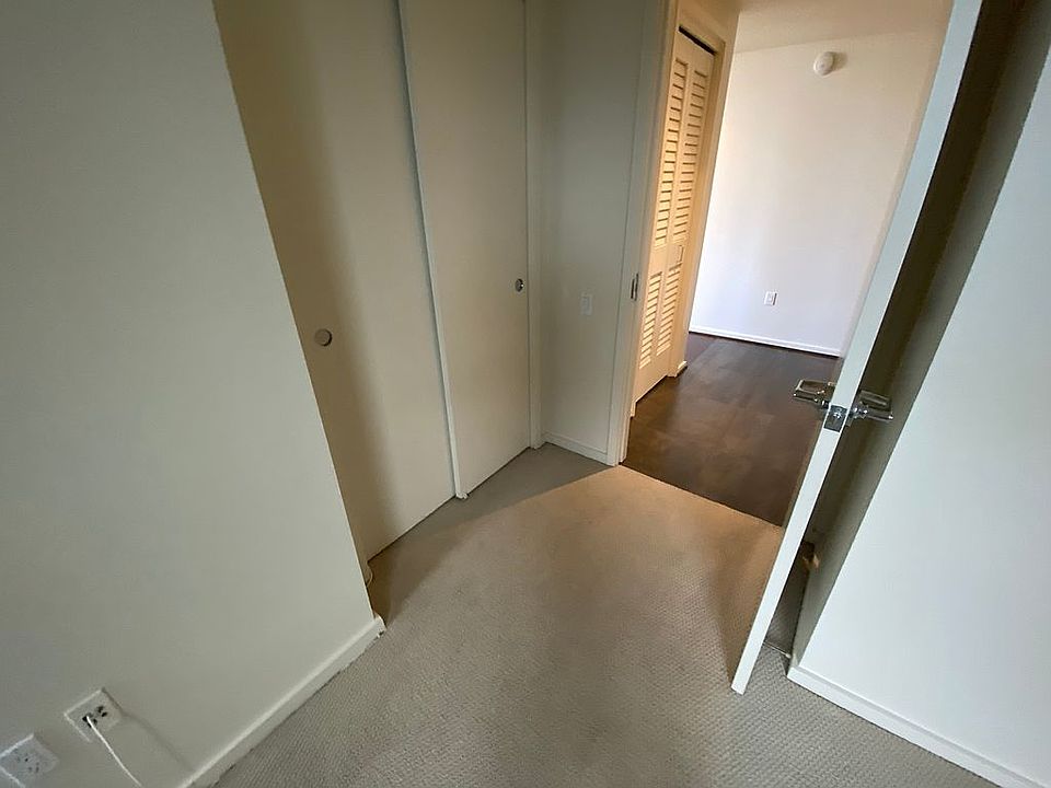 Guest / second bedroom.
