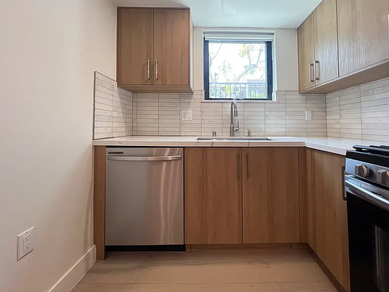 941 N Martel Ave #100B — Photo 4