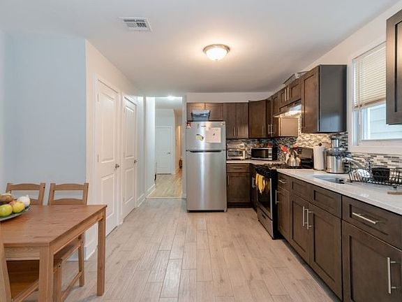 2nd image of 75 Oak St