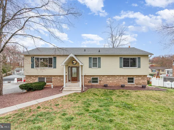 15 Bobby Jones Dr, Etters, PA 17319