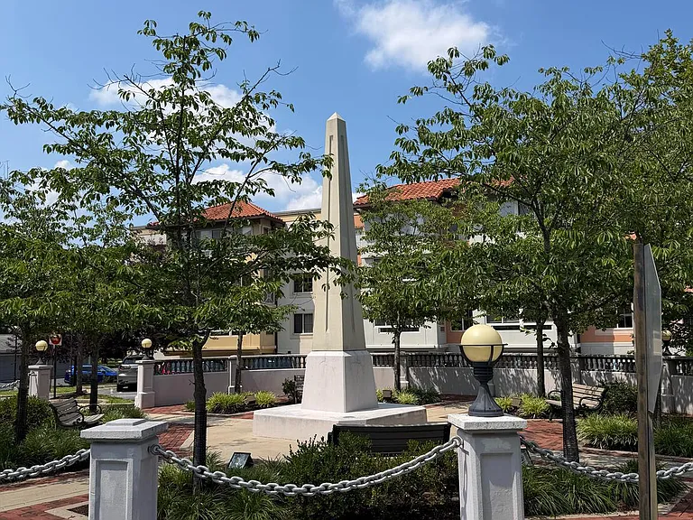 14809 Pennfield Cir #214 — Photo 2