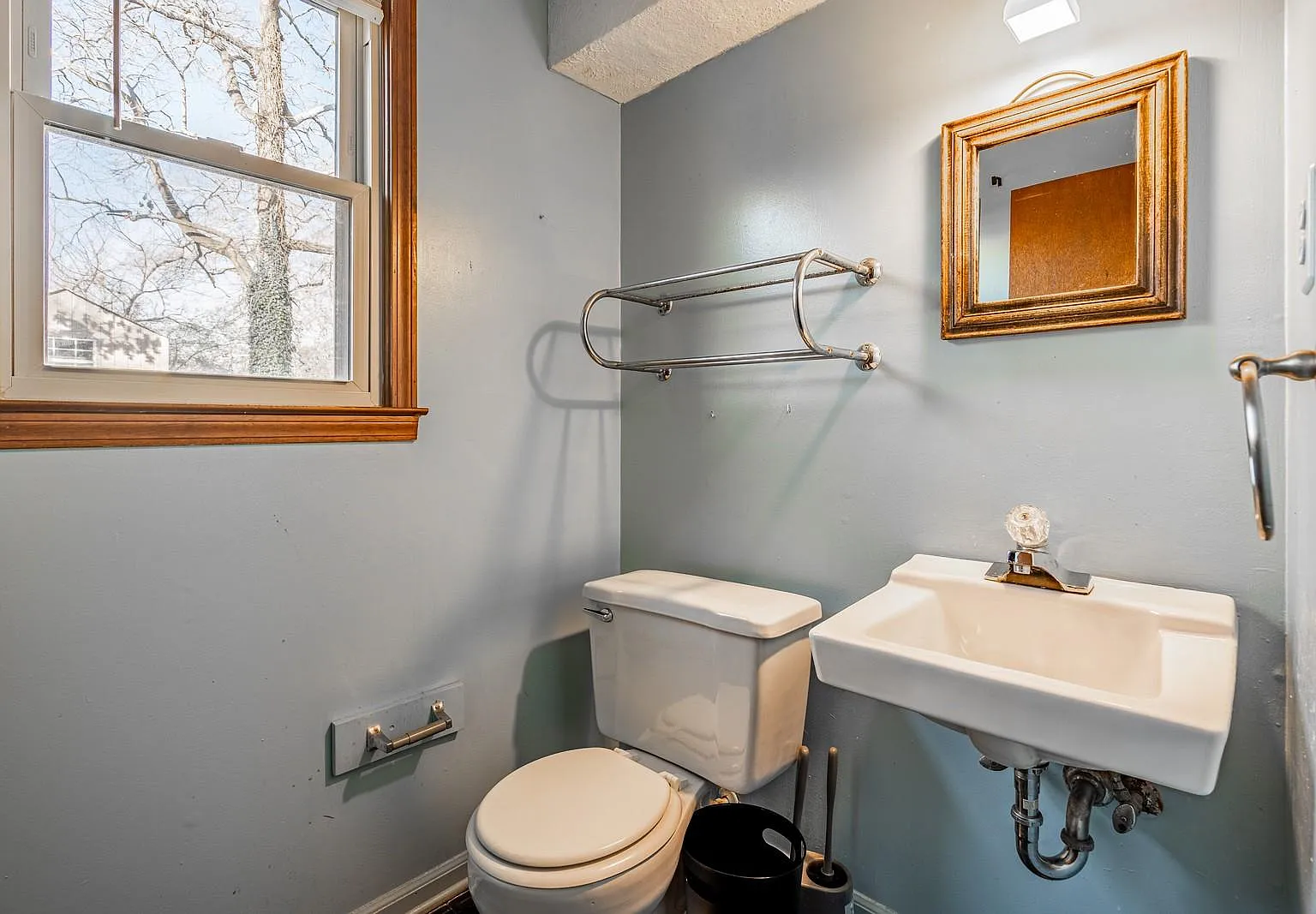 4 bed, 2.5 bath, 2572 sqft, $676 — Photo 3