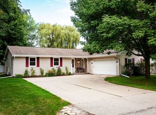 3306 W Sunset Ct, Appleton, WI 54914