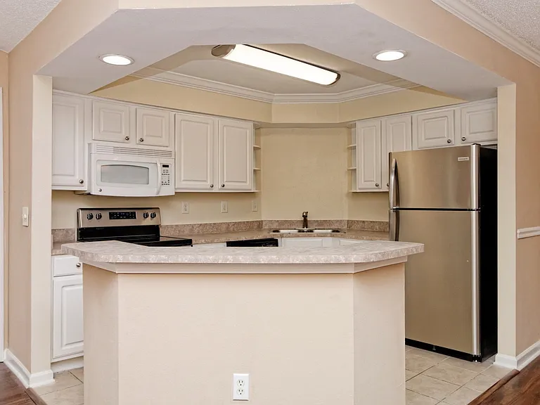380 Marshland Rd #D28 — Photo 3