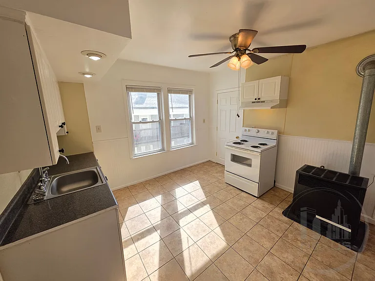 68 Park Ave 3rdFlr 2B/1B FreshPaint Hardwoods Spacious Office! PetsOK — Photo 2