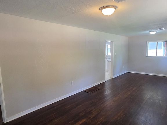 4th image of 4223 Oakhill Dr