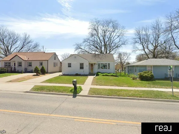 5211 Pioneers Blvd, Lincoln, NE 68506