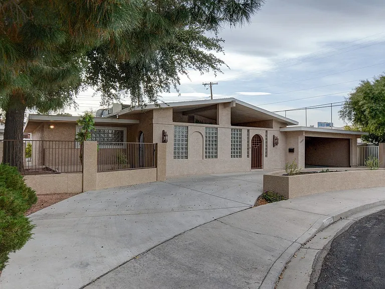 1328 Saint Jude Cir — Photo 38
