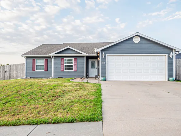2517 Elm Creek Dr, Junction City, KS 66441