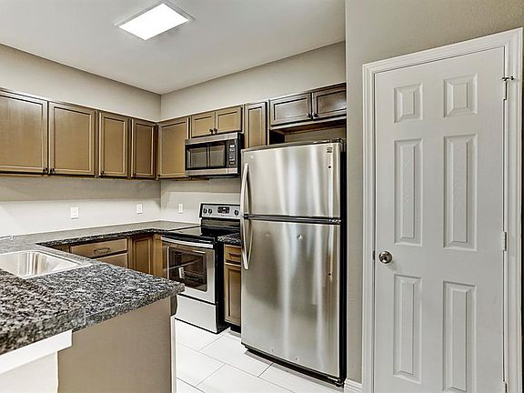 4th image of 4712 Carmen St #2