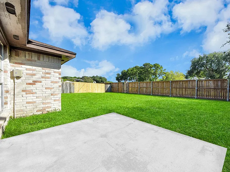 1911 Hammerwood Dr — Photo 36