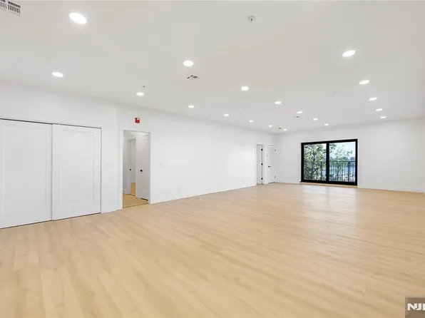 114 Pine Street image 26 of 35