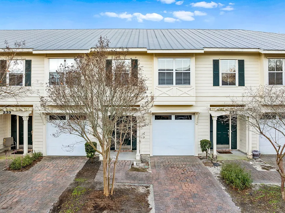 229 Mattie M Kelly Blvd