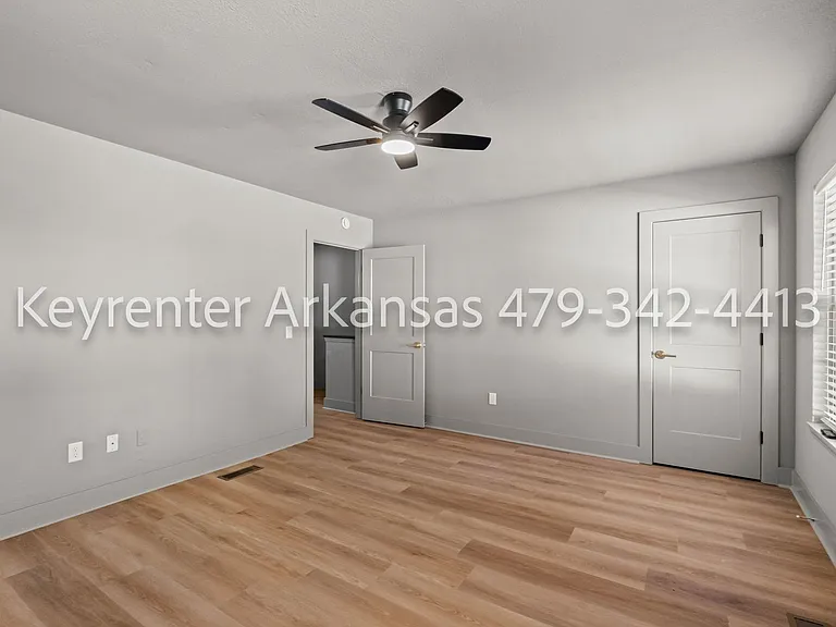 390 S University Ave — Photo 13