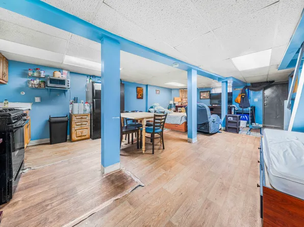 30-77 42nd Street image 26 of 27