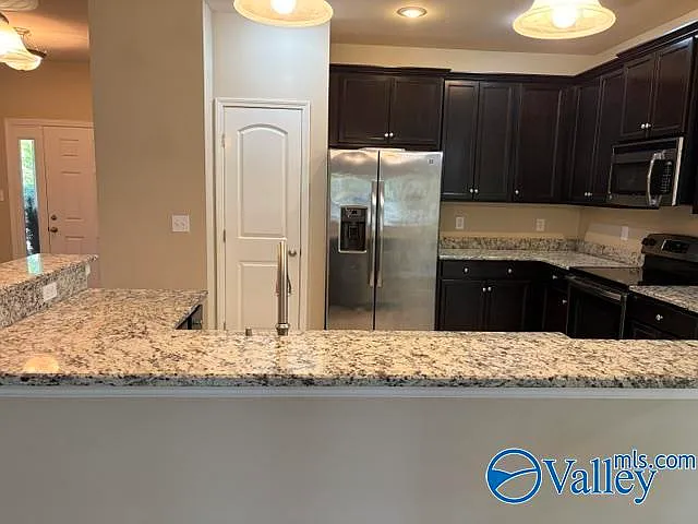 3 bed, 2.0 bath, 1952 sqft, $2,000 — Photo 4