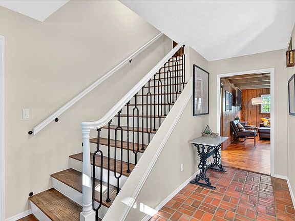 4th image of 2840 S Chantilly Ln