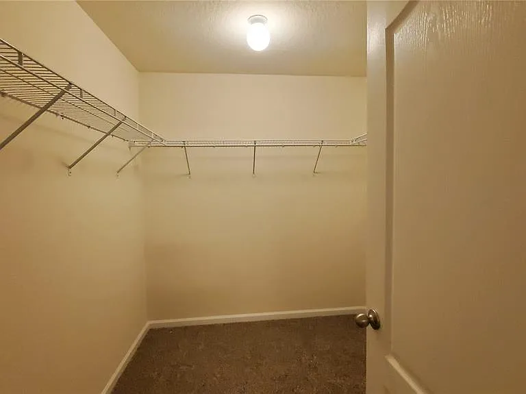 44 Barrington Dr — Photo 9