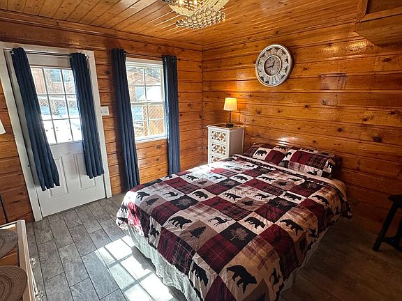 4th image of 528 Cottage Ln #4