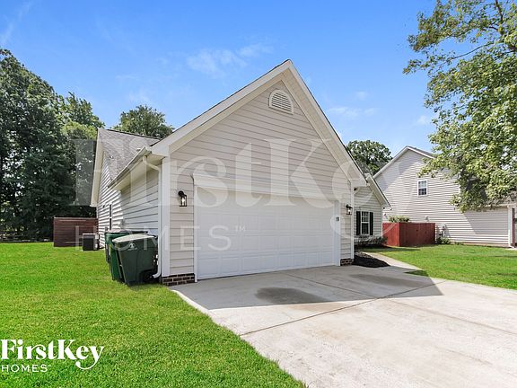 2nd image of 2816 Emerald Meadow Ln