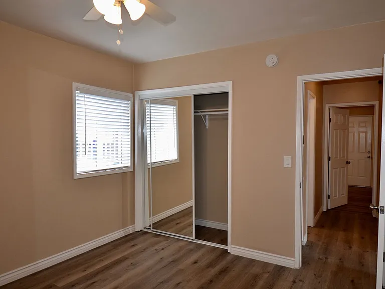 North Park 2 Bed 2 Bath Apartment! Includes 1 Car Garage + 1 Parking Space + Complimentary Washer... — Photo 12