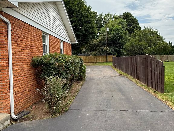 4th image of 1315 Fairview Ave
