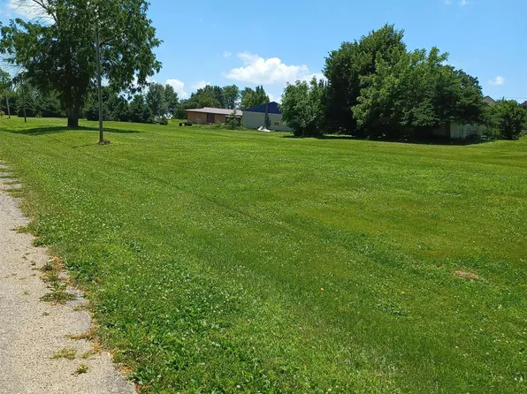 Grand St, Gladbrook, IA 50635