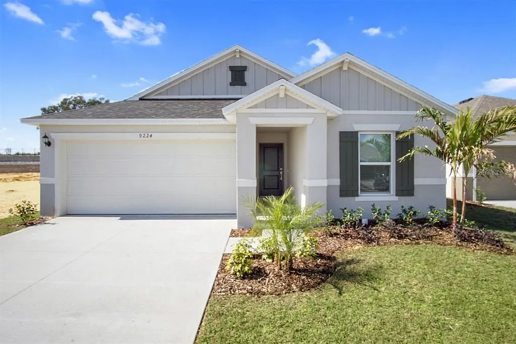 4 bed, 2.0 bath, 1918 sqft, $2,375 — Photo 1