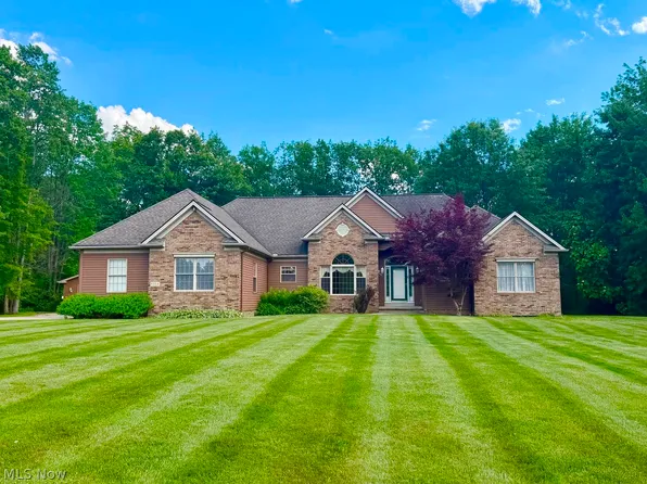 8354 Emerald Glen Ct, Willoughby, OH 44094