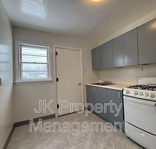 417 14th St N — Photo 3