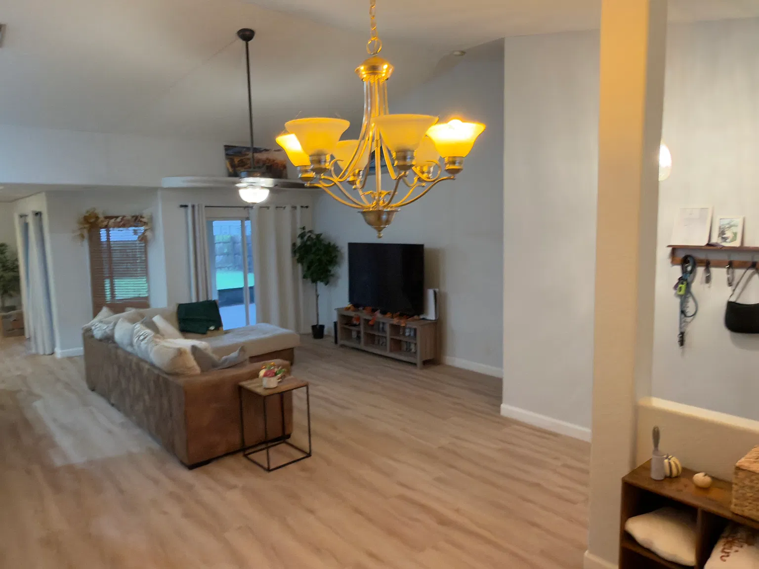 4 bed, 2125 sqft, $2,848 — Photo 2