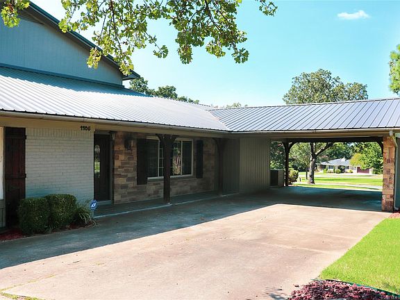 3rd image of 1105 Circle Dr