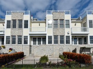 147 Manor Ln #B, Fox Lake, IL 60020