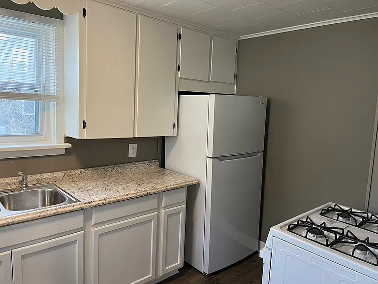 50 Shuler St #52 — Photo 6