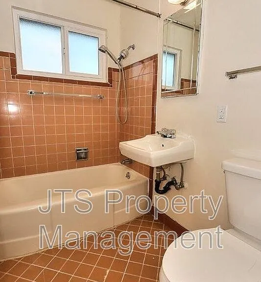 4439 V St #5 — Photo 7