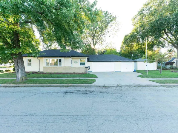 5102 Louisa St, Loves Park, IL 61111